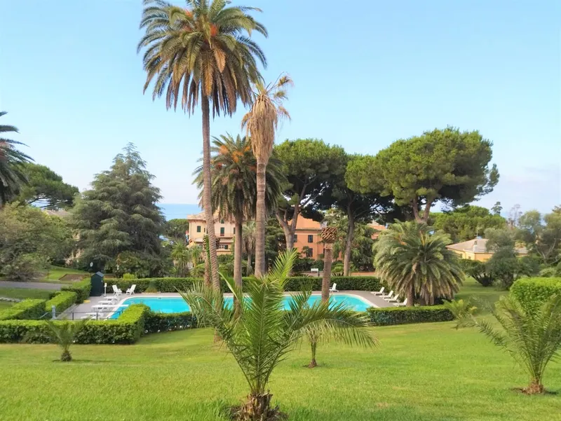 Beautiful Bilo with shared pool in Nervi